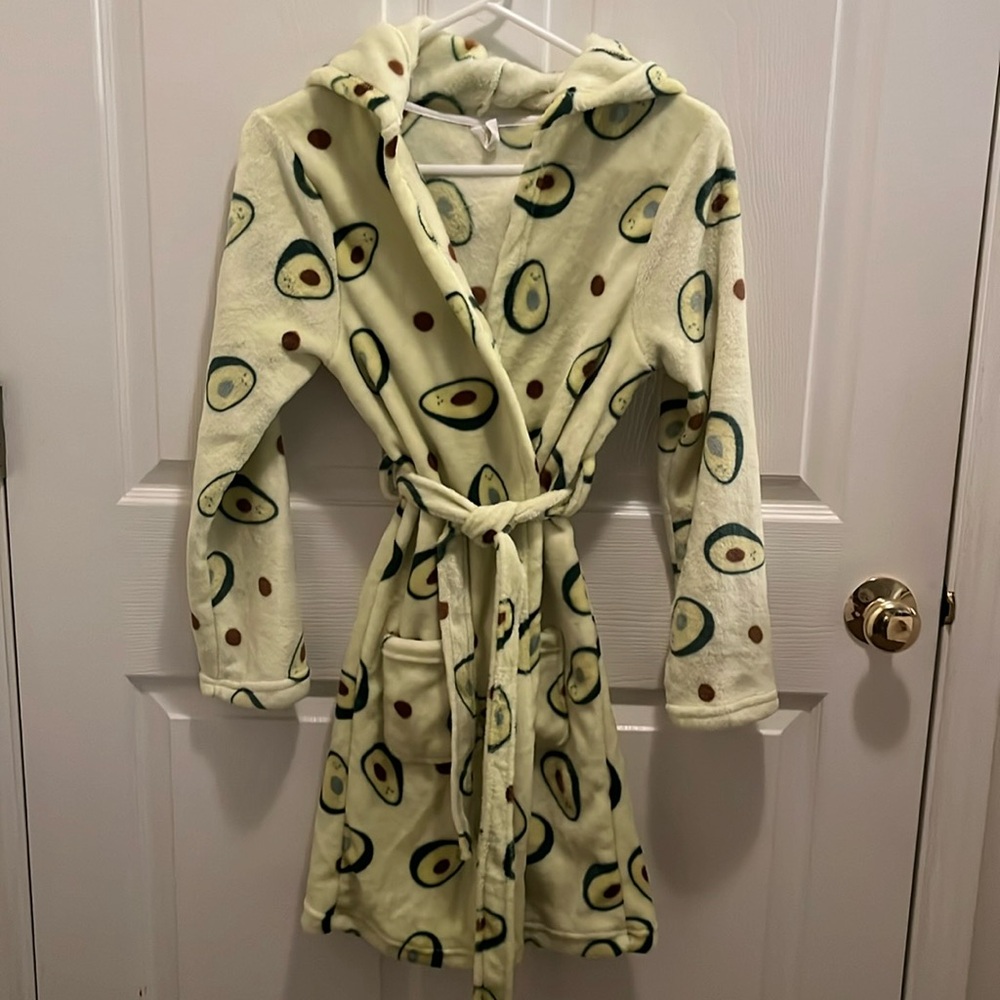 Bathrobe size 14. Avocado 🥑 style!